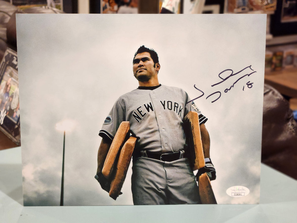 New York Yankees Johnny Damon autographed 8x10 w/JSA authentication